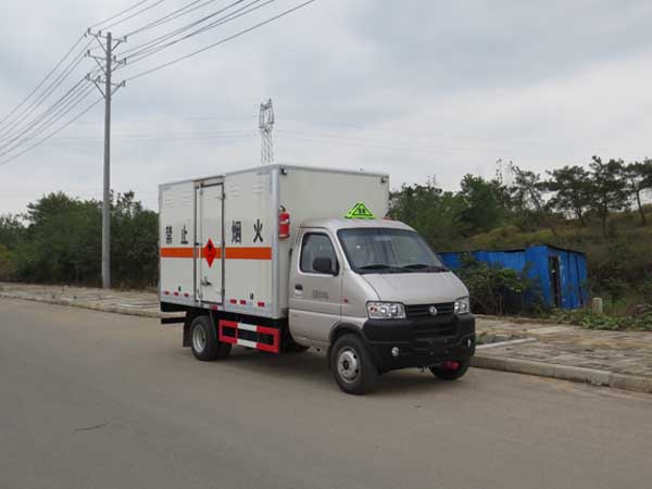 江特牌JDF5030XRQE5型易燃气体厢式运输车