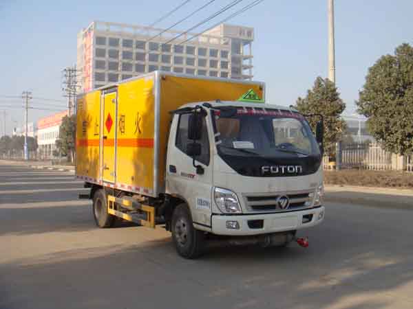 江特牌JDF5080XRYB5型易燃液体厢式运输车