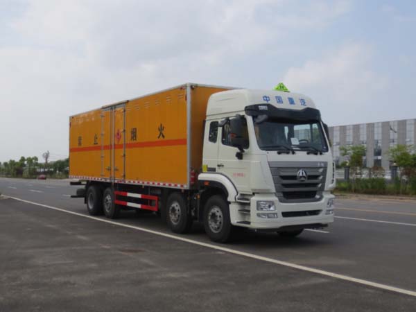 江特牌JDF5311XRYZ5型易燃液体厢式运输车