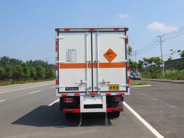 江特牌JDF5070XQYNJ5型爆破器材运输车