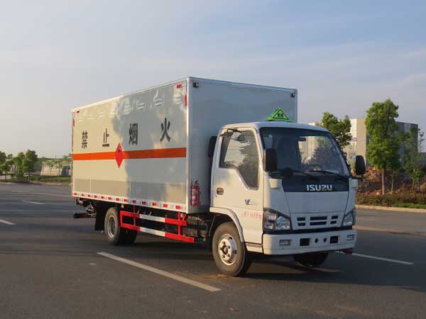 江特牌JDF5060XRQQ5型易燃气体厢式运输车